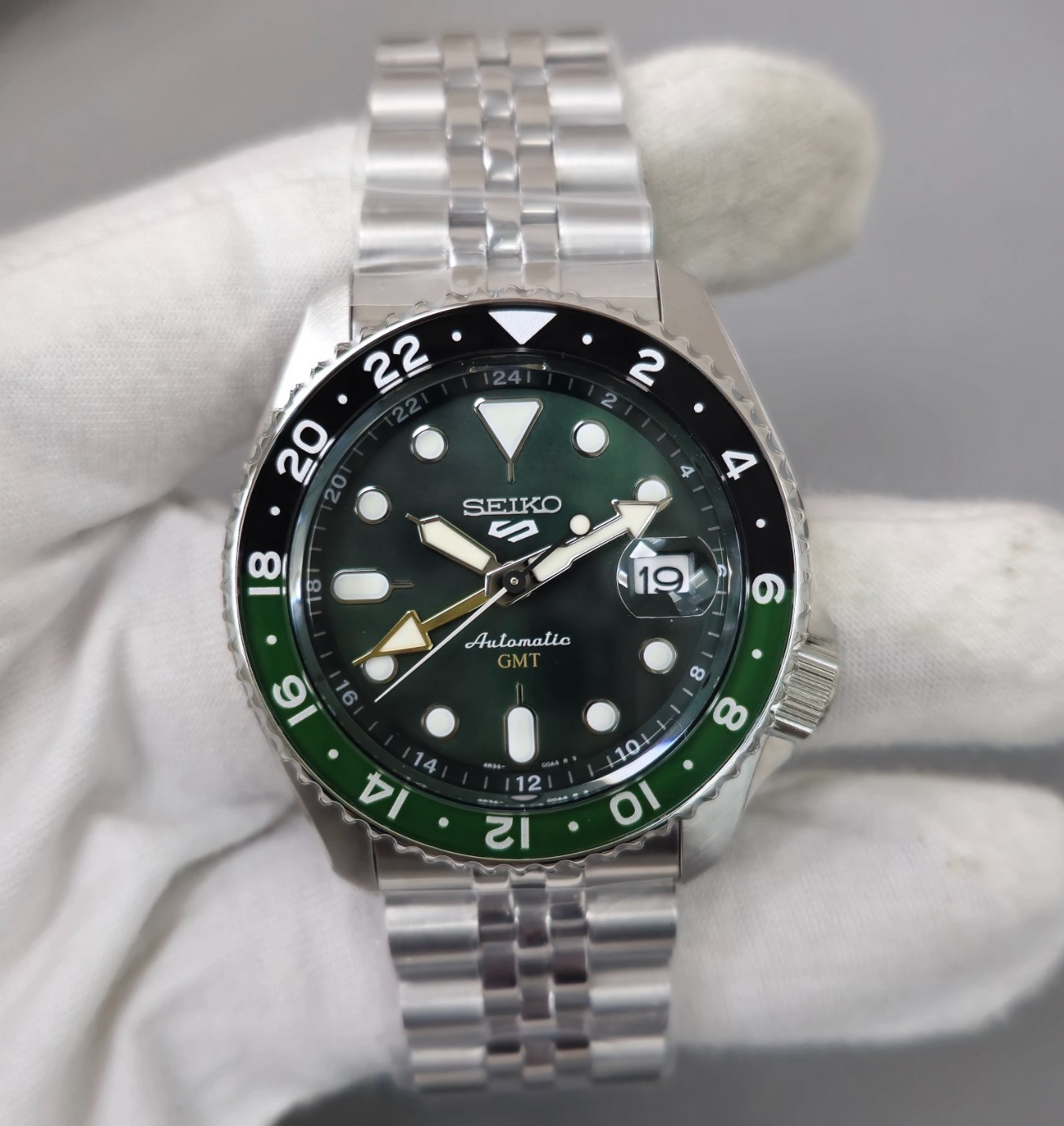 Seiko 5 Sports GMT SSK035K1 Sprite Green Dial 42.5mm New Full Set Men’s Watch