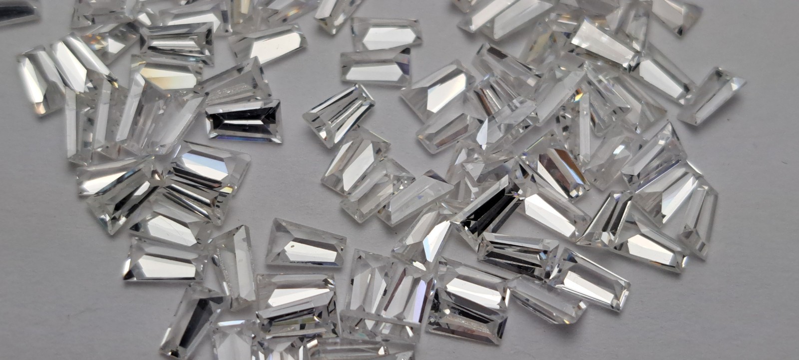 50 pieces Tapered Baguettes 5x3x2 mm CZ Cubic Zirconia Loose Stones