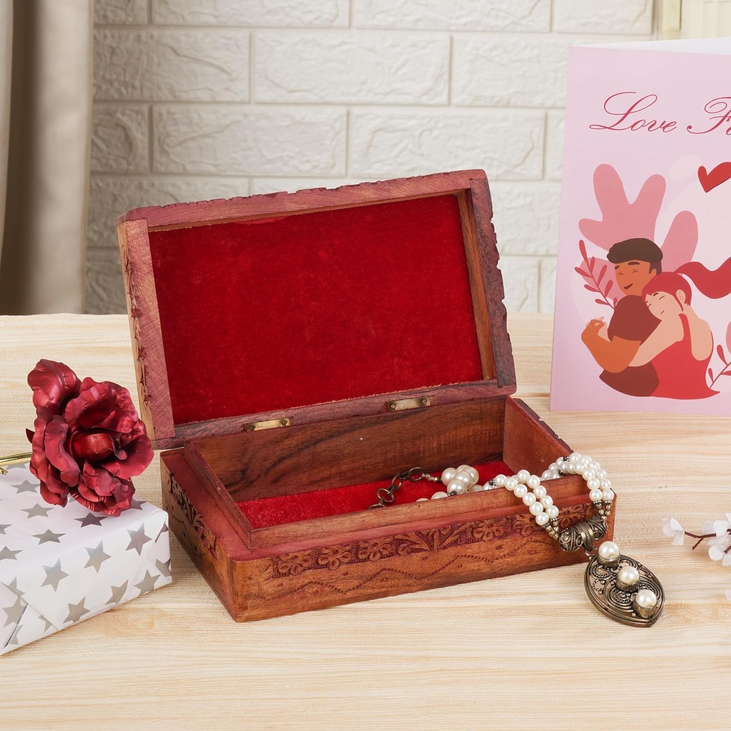 Portable Rosewood Keepsake Chest with Intricate Celtic Design – Ideal for Travel