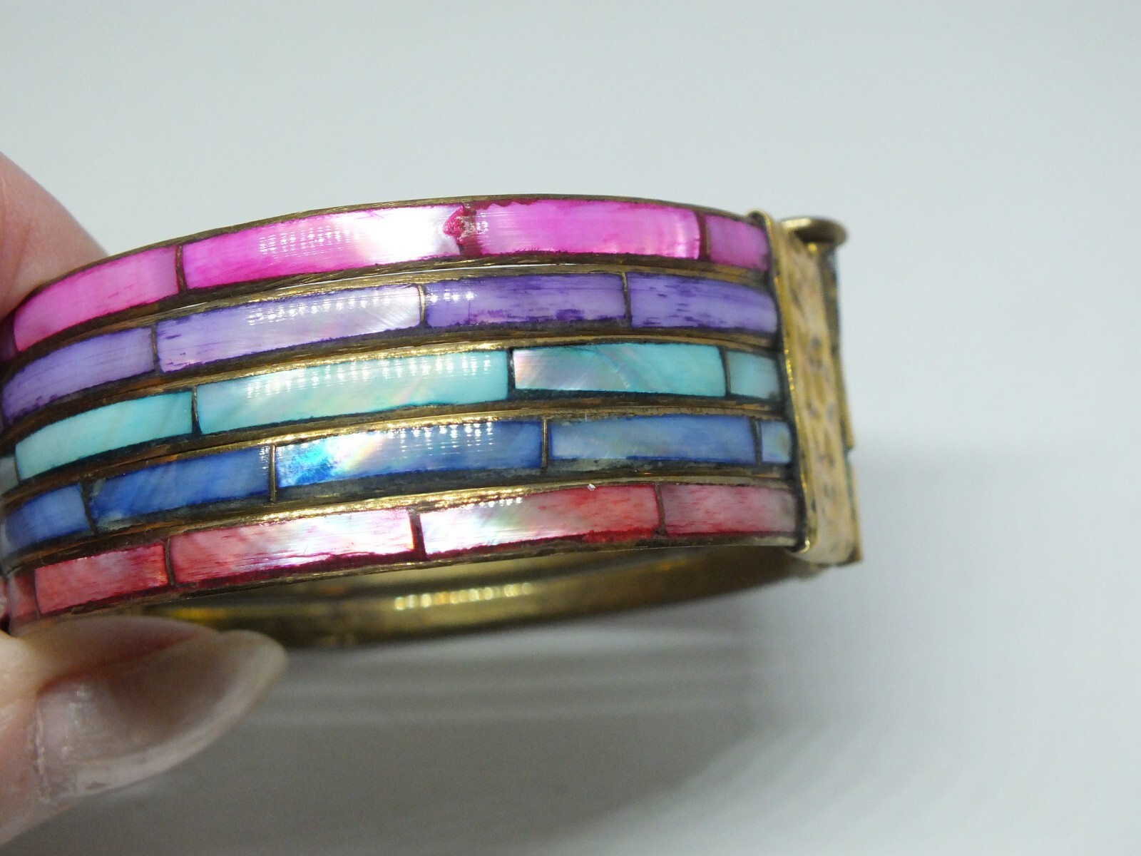 Beautiful Clasp Bracelet Gold Tone multi Inset 7/8″ W x 2 1/4″ Across ID NICE