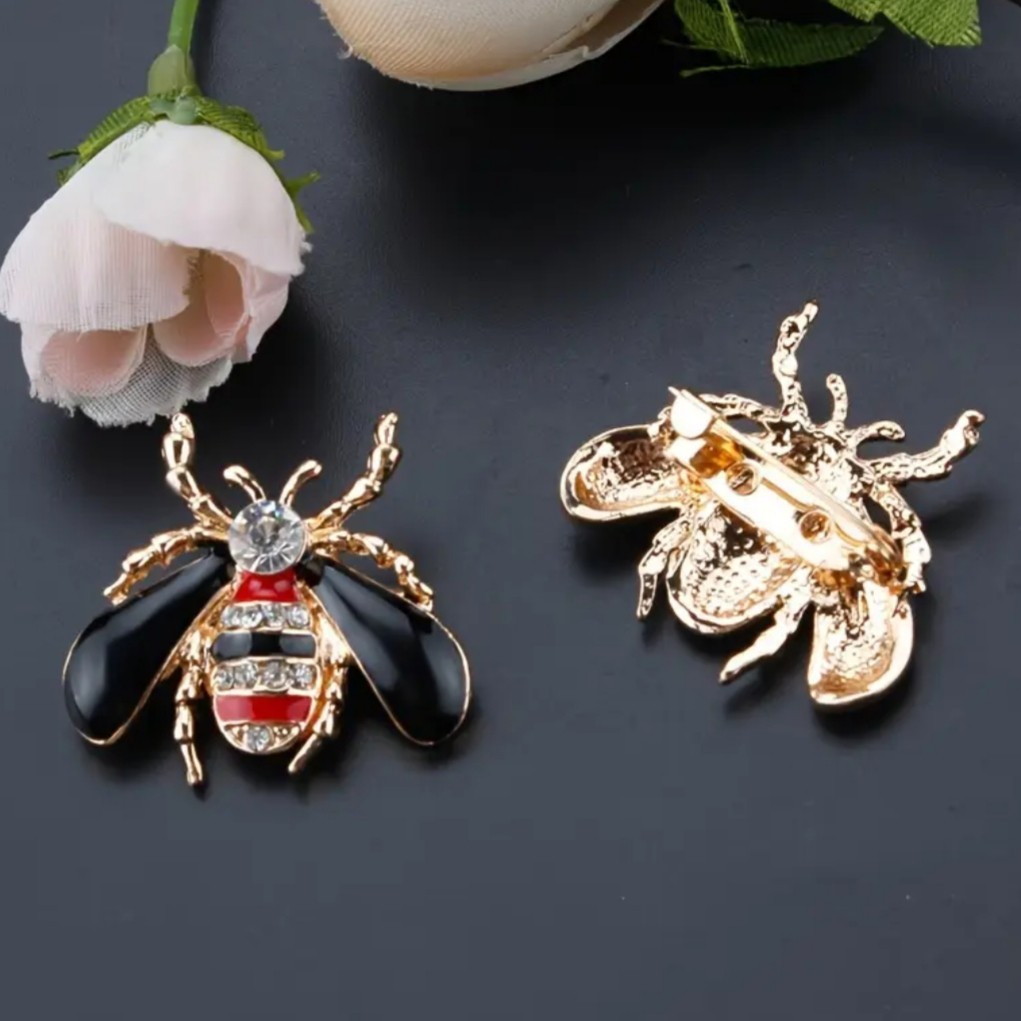VINTAGE BLACK & GOLD BEE BUG LAPEL BROOCH PIN~BIRTHDAY GARDENER GIFT FOR HER