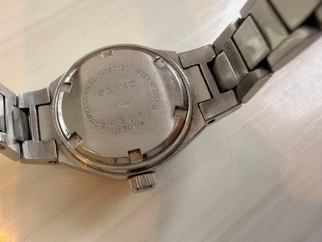 A vintage SEIKO AUTOMATIC wristwatch from 1972, about 50 years ago.