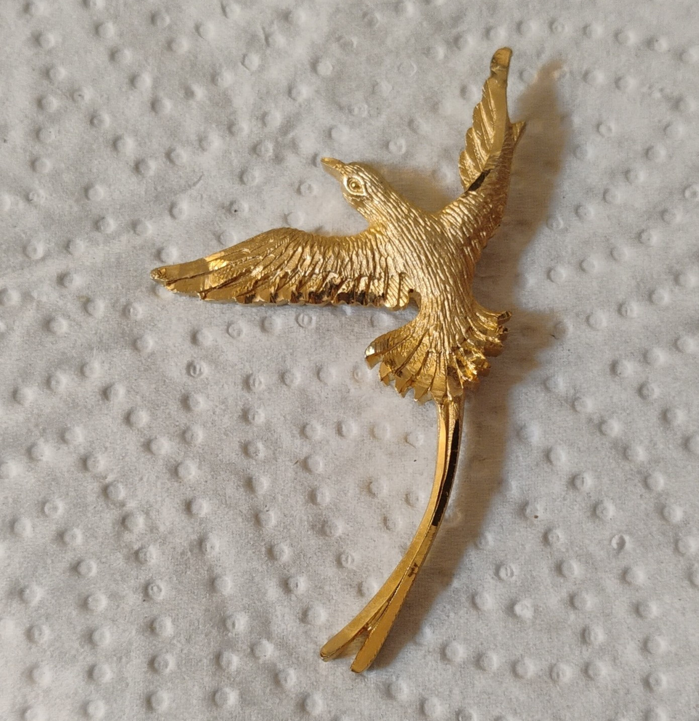 Gold Tone Textured Flying Bird Brooch Pin Metal Birds Theme No Stone