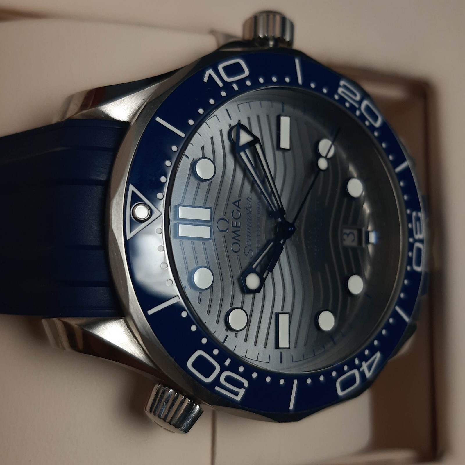 OMEGA SEAMASTER DIVER 300M CO-AXIAL CHRONOMETER GRAY 42MM