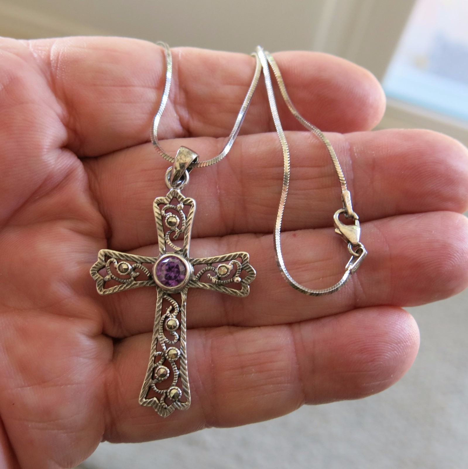 Sterling Cross with Purple Amethyst & Marcasite Pendant & 18 in Chain 9.0g[3338]