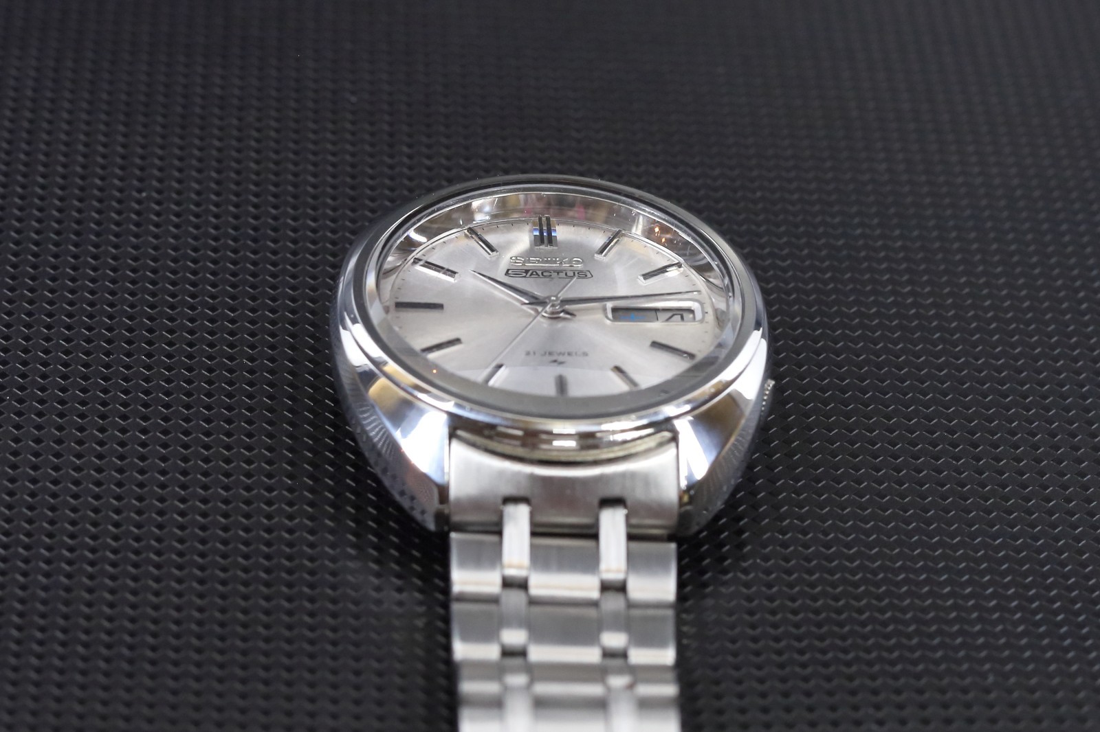 Vintage Seiko 5 Actus 7019-7070 Auto 21J Silver Sunburst Day-Date JDM