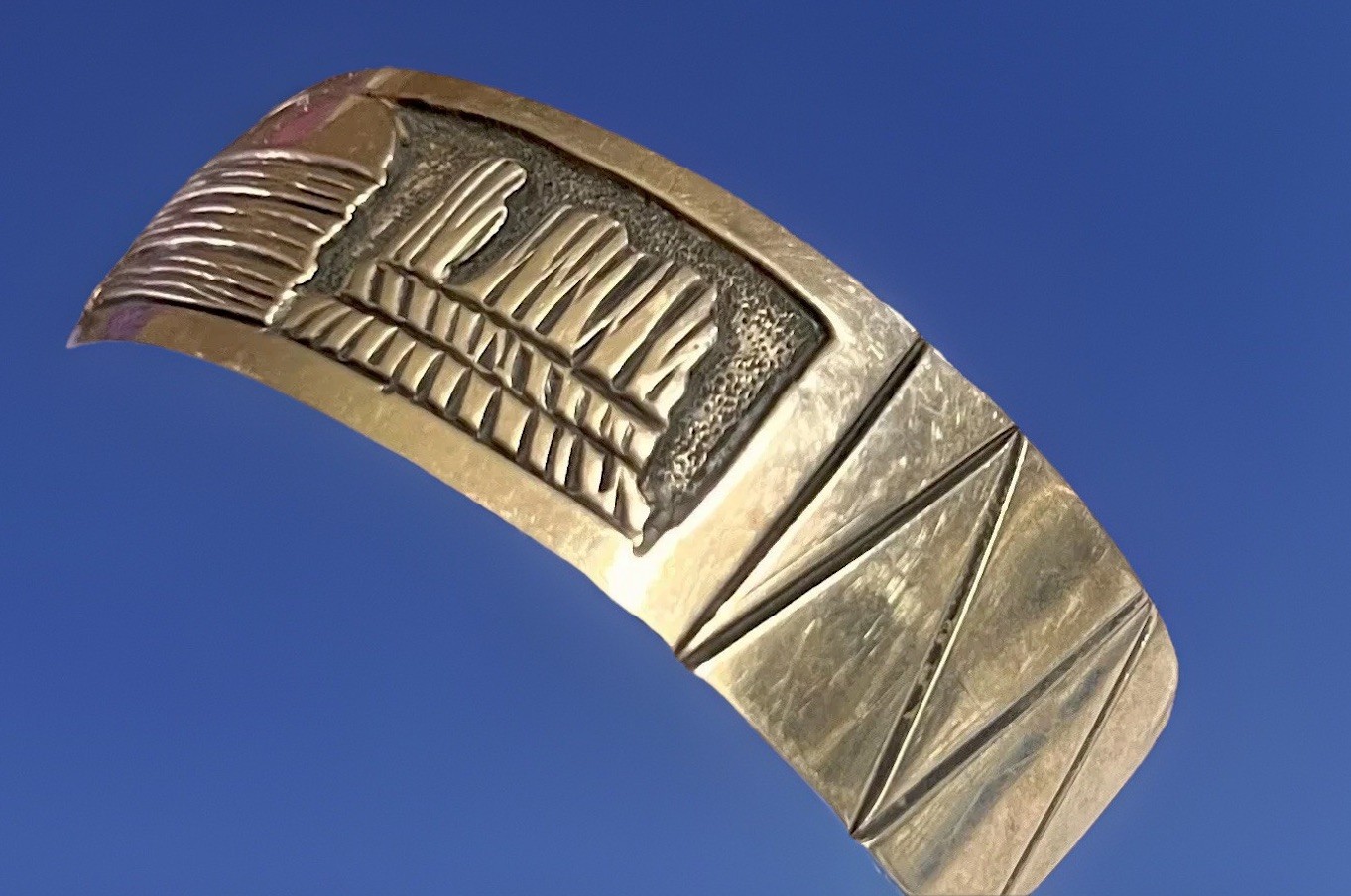 VTG BCT BECENTI STERLING SILVER NAVAJO OVERLAY STORYTELLER CUFF BRACELET 6.75”