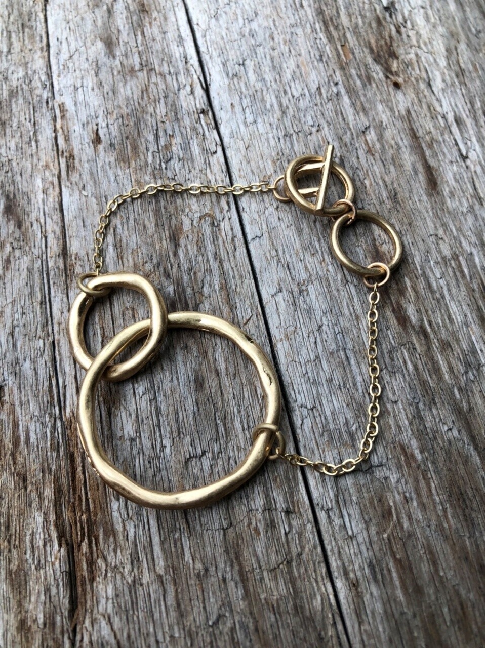 Matt gold plated T bar Bracelet with chain linked connecting circles – Jamia