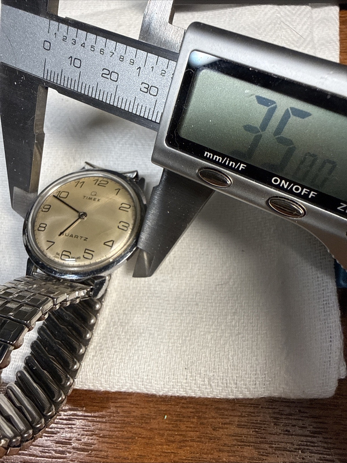 Vintage 1979 Timex Q Quartz Watch Jump Minute Sunburst England Dial New Battery