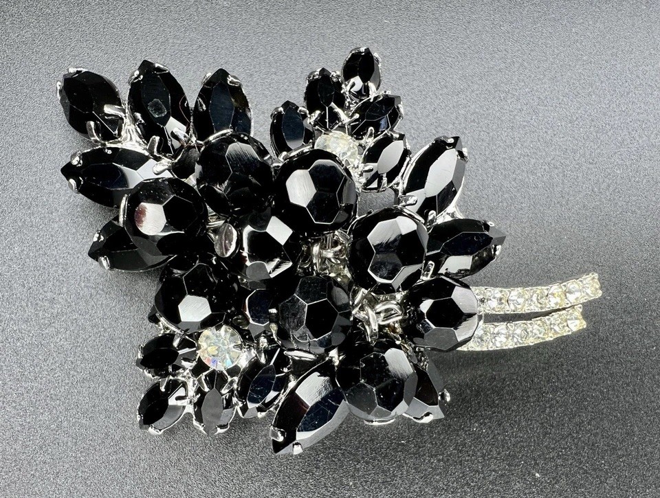 Ref No. 3975 Vintage Juliana DeLizza & Elster Jet Black Rhinestone Leaf Cluster