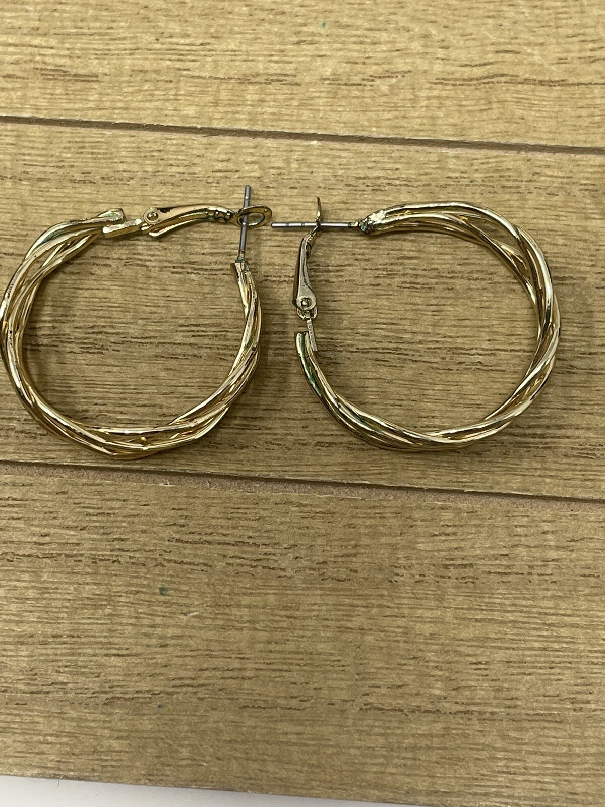 Vintage Gold Tone Lattice Weave Hoop Earrings Interwoven Basket Open Work Latch