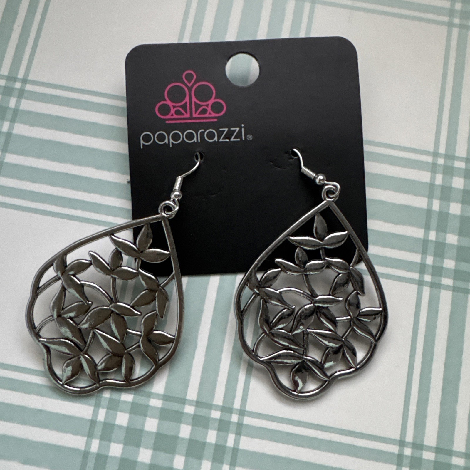 NEW Paparazzi Earrings – Taj Mahal Gardens – Silver Color