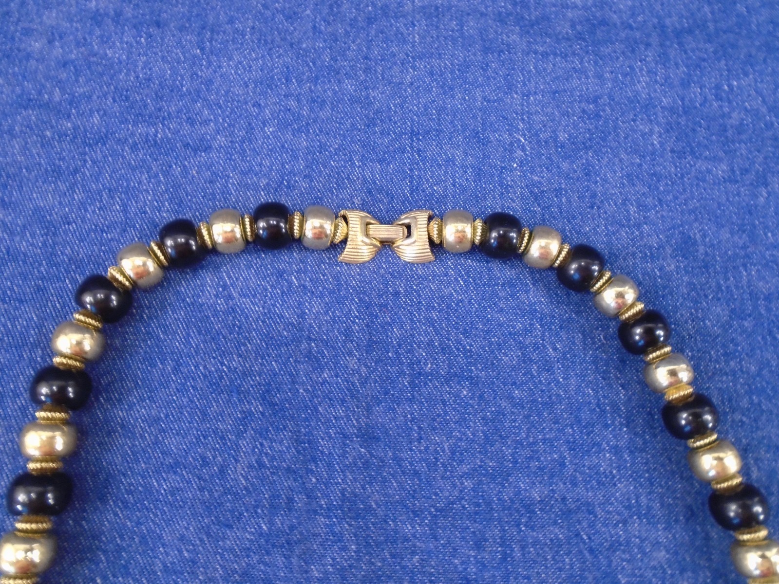 Vintage Crown Trifari Black Gold Beaded Box Clasp Necklace 5/8 x 24″