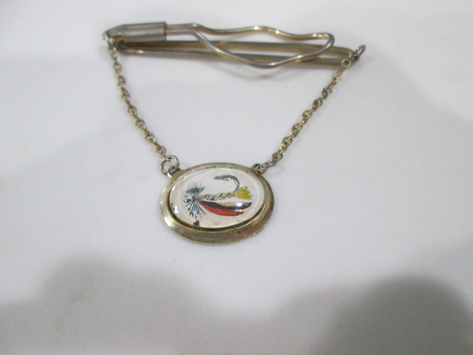 Vtg Men’s Tie Clip/Tie Barw/Chain Pendant – Fishing Hook/Lure