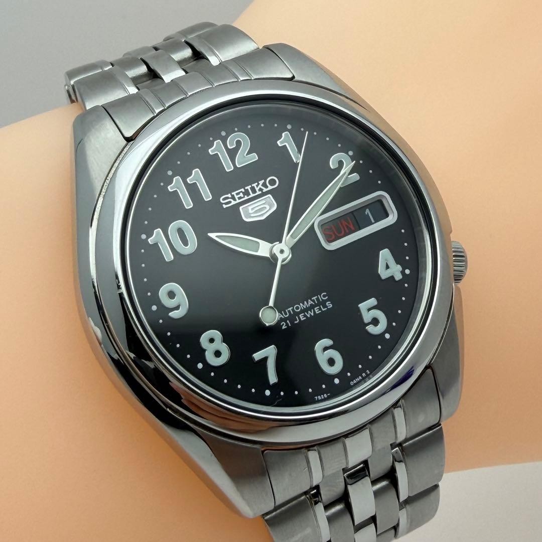 SEIKO 5 7S26-01V0 Automatic, 21 jewels, open case back, black dial