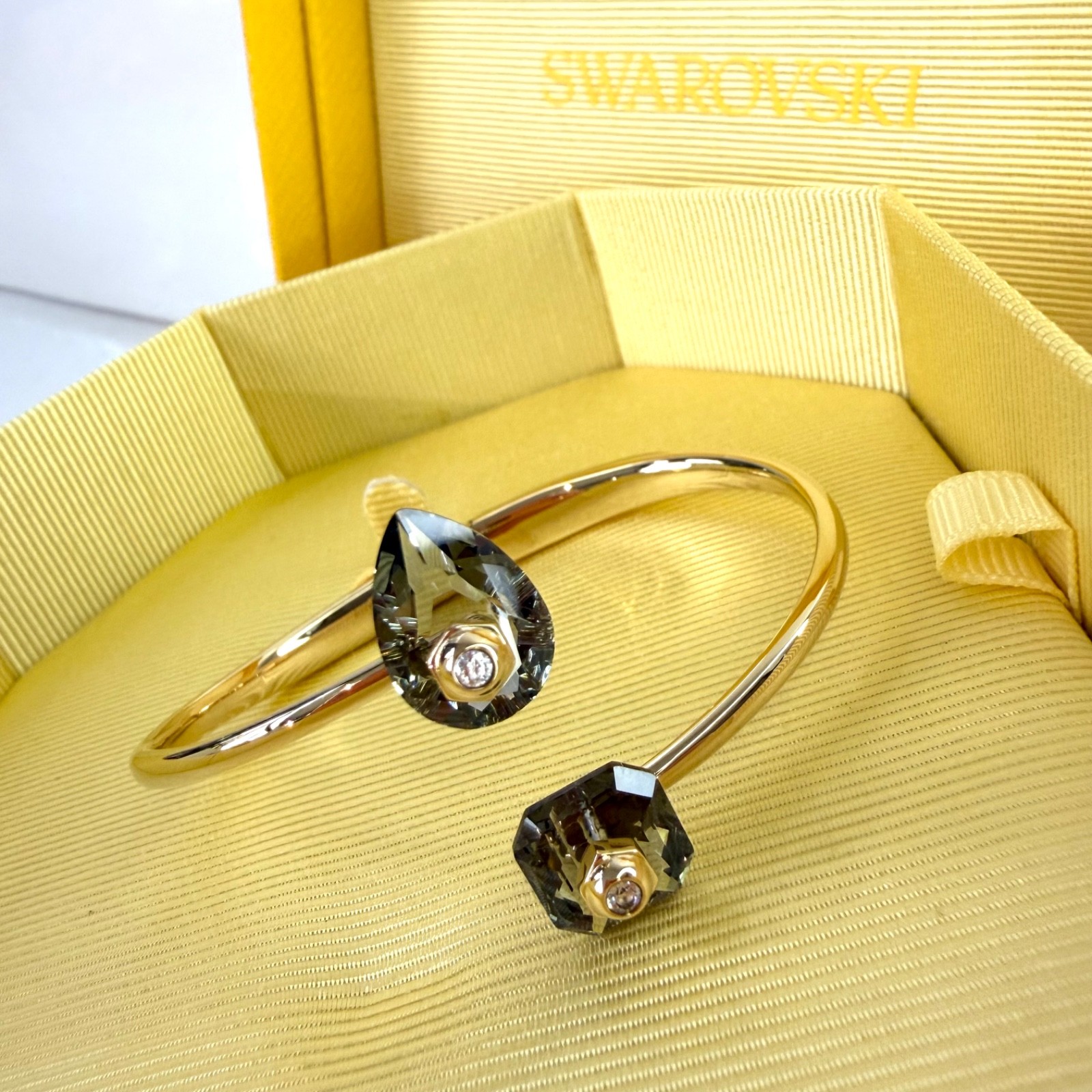 Swarovski bangle Numina Size Medium Bracelet Grey 18kt Gold plated new