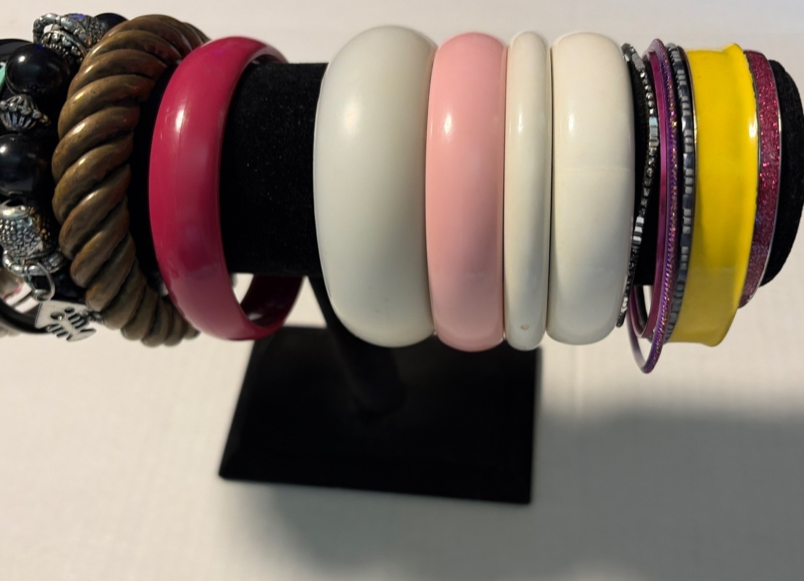 Beautiful Vintage Bangle Bracelets Lot Of 18 – Variety- Charms, Metal & Plastic