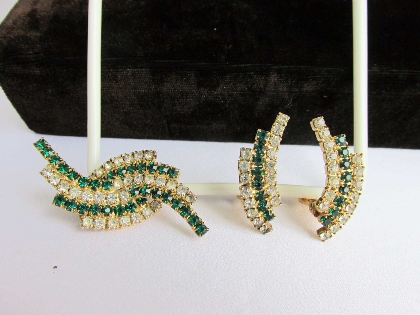 Vintage Swirls Sparkling Green & White Rhinestone Pin & Earrings Set