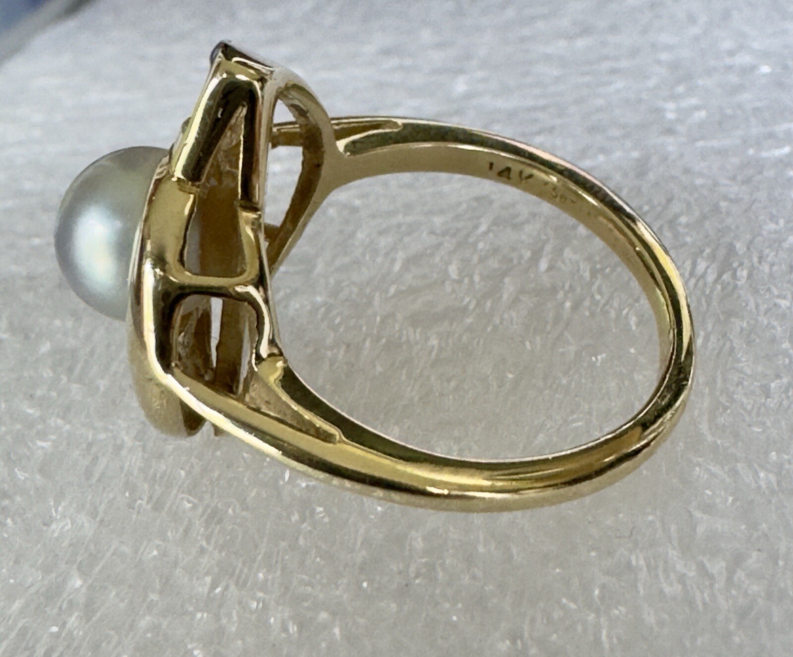 Classic 14k Solid Yellow Gold Natural White Pearl and Diamond Ring Size 4.75