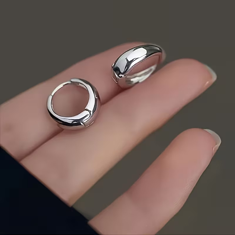 2pcs Elegant Women’S Round Stud Earrings Copper Hypoallergenic Ear Clip