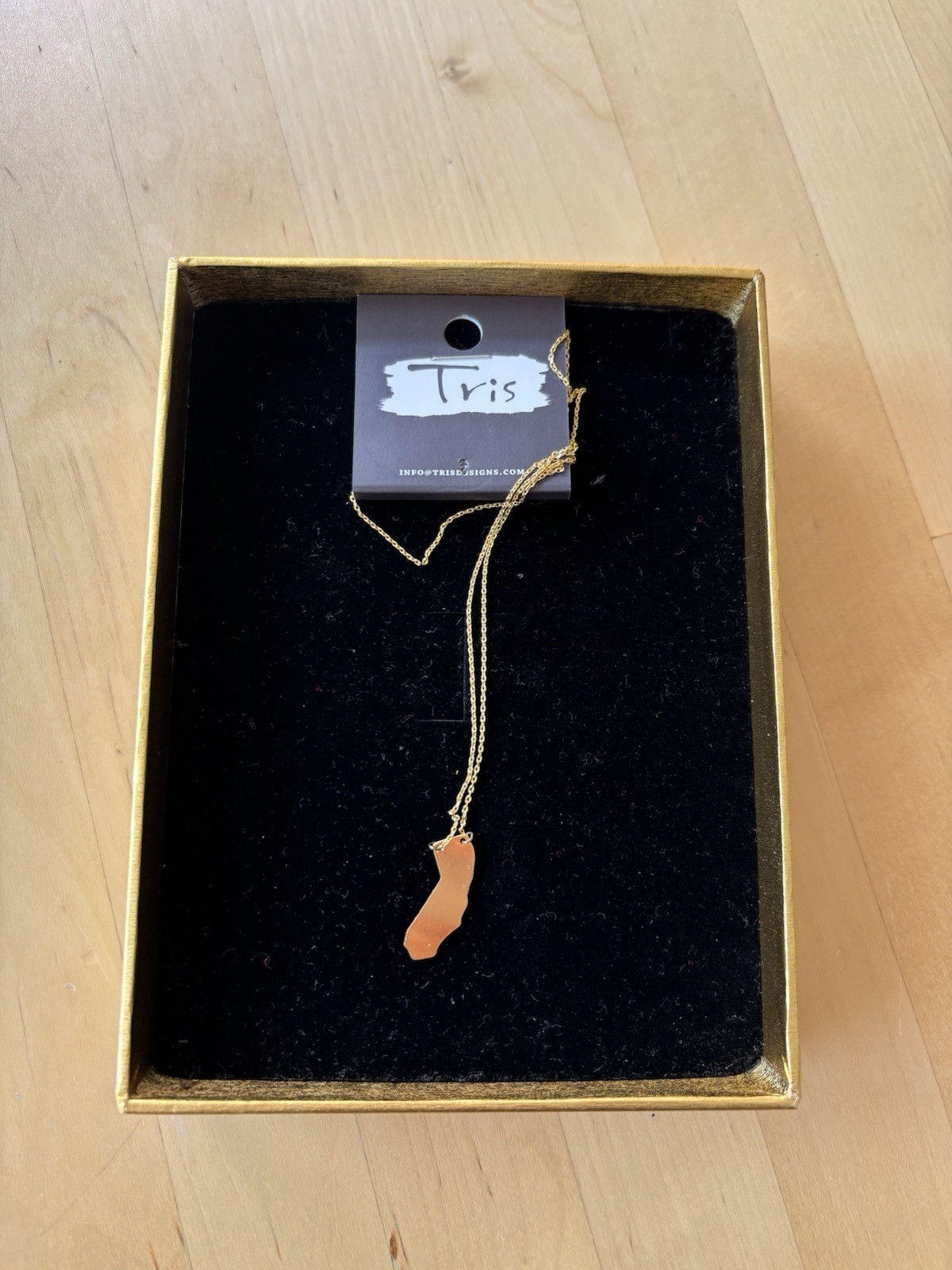 CALIFORNIA STATE CHARM NECKLACE 1″ Tiny Pendant Jewelry Small Map Gold