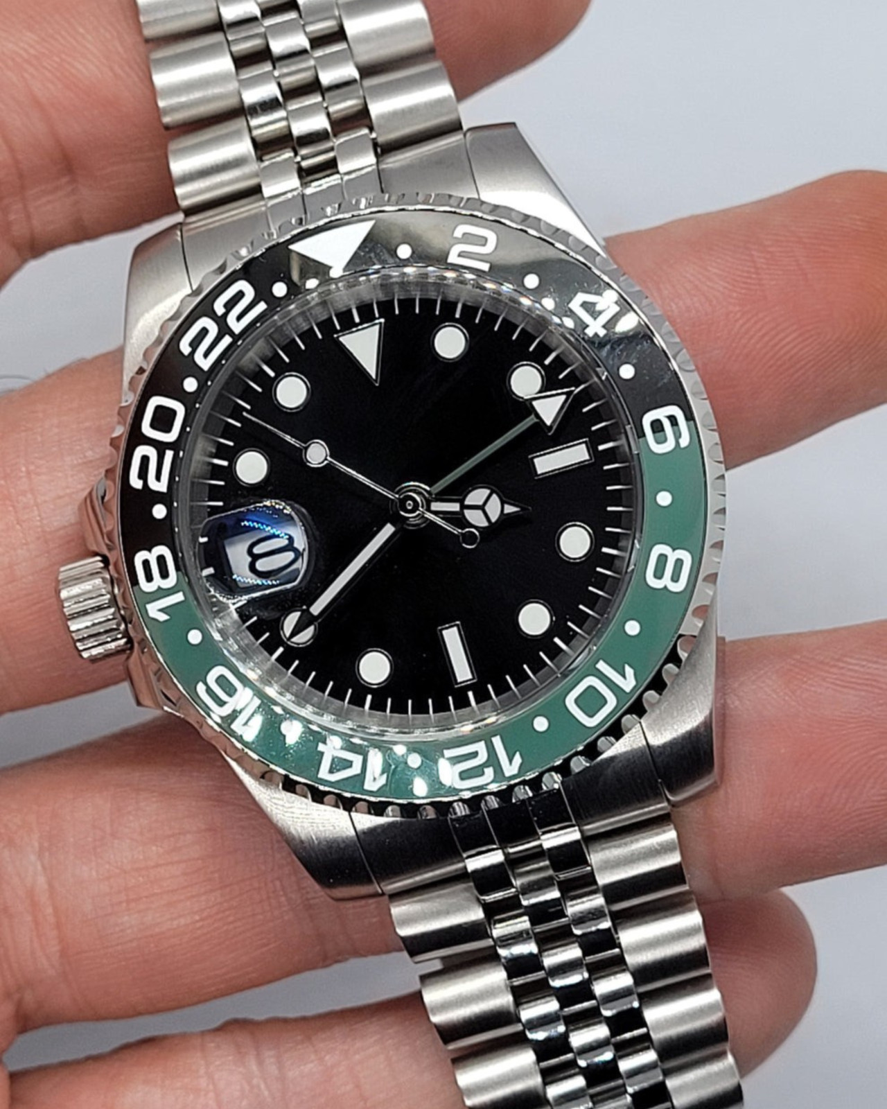 PrimeCrown Left-Crown GMT Automatic | Green/Black Bezel | NH34