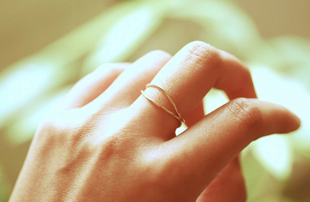 14K Gold Wave Ring. SZ: 6, 7, 8