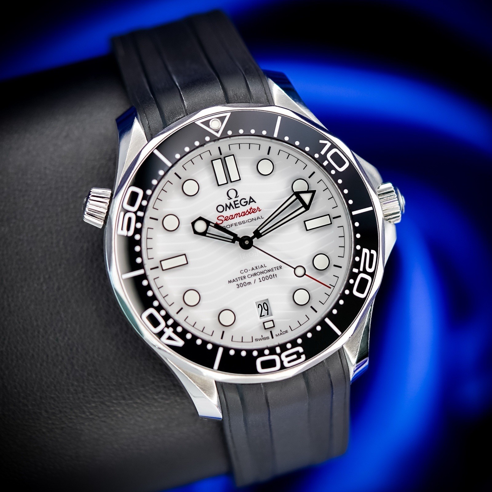 Omega Seamaster Diver 300M 210.32.42.20.04.001 42mm Steel White Dial Box Papers