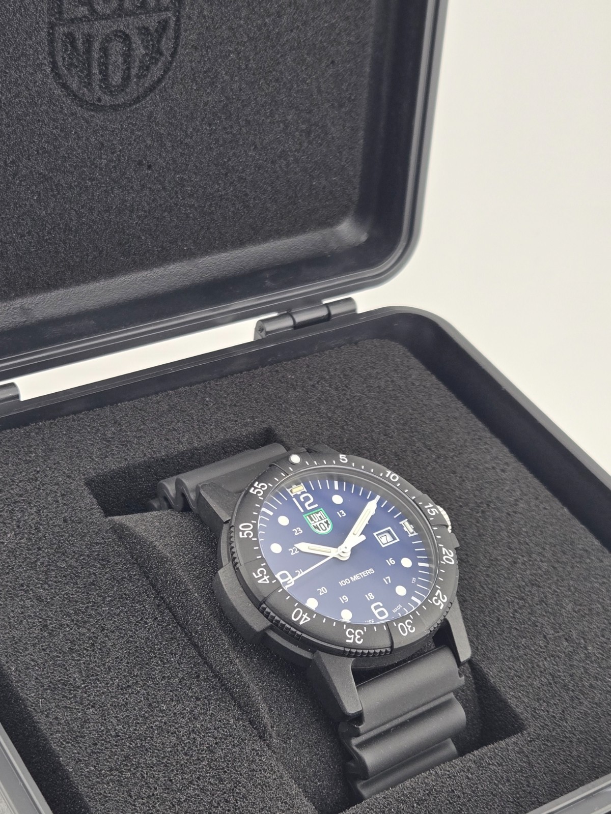 Luminox Men’s Sea Bass CARBONOX Blue Dial Rubber Strap Watch – X2.2003 NEW