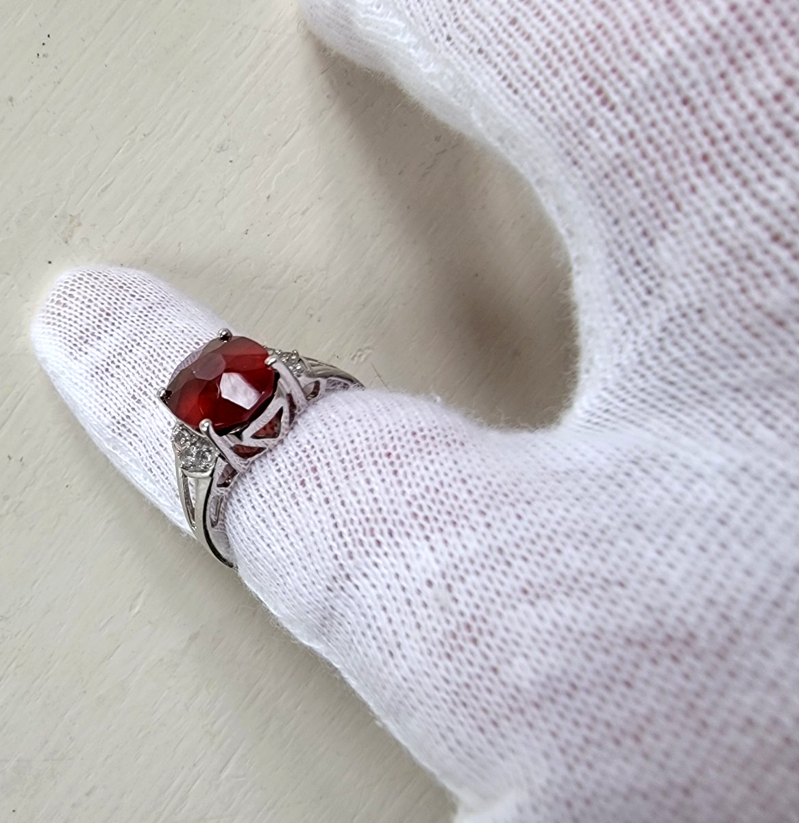 HESSONITE GARNET VINTAGE STYLE STERLING SILVER RING WHITE SAPPIRE ACCENTS SIZE 6