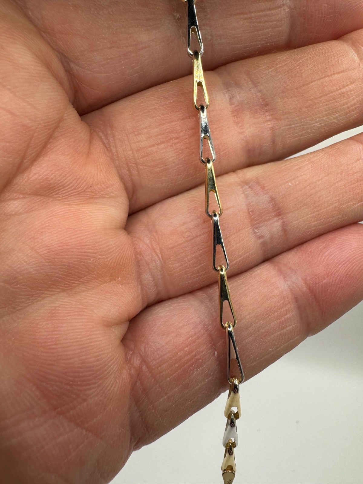 Yellow and White Gold Bracelet 9ct Hallmarked, Length 7.5 Inches (A0554)