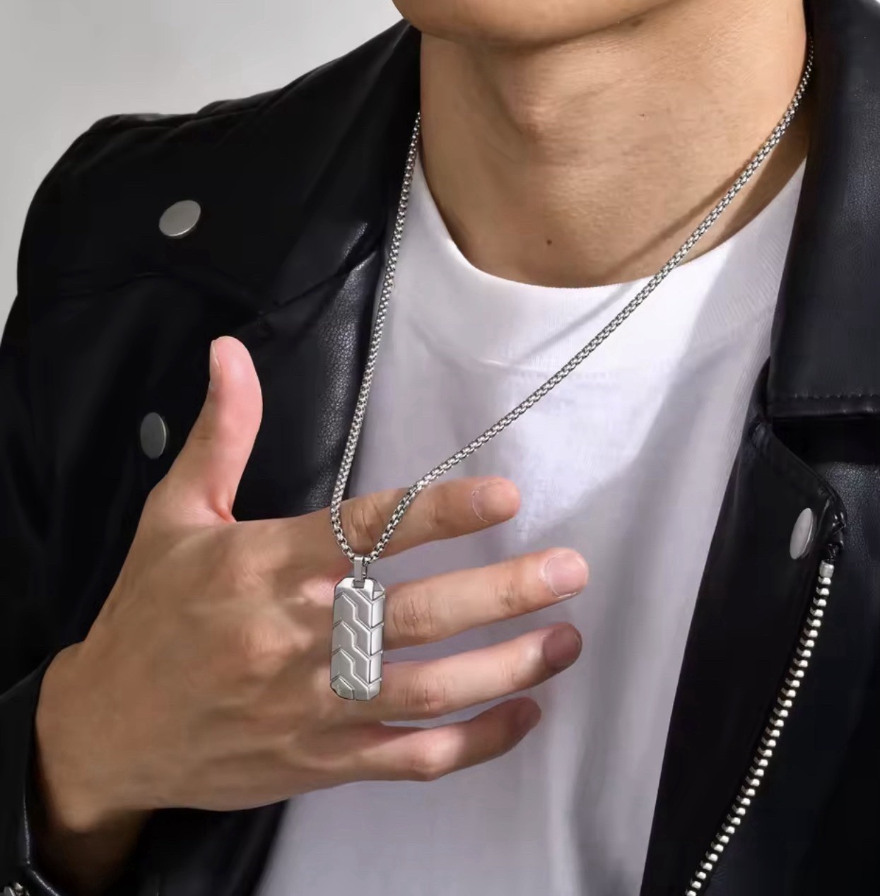 Men’s Silver Stainless Steel Necklace with Geometric Pattern, 60cm.