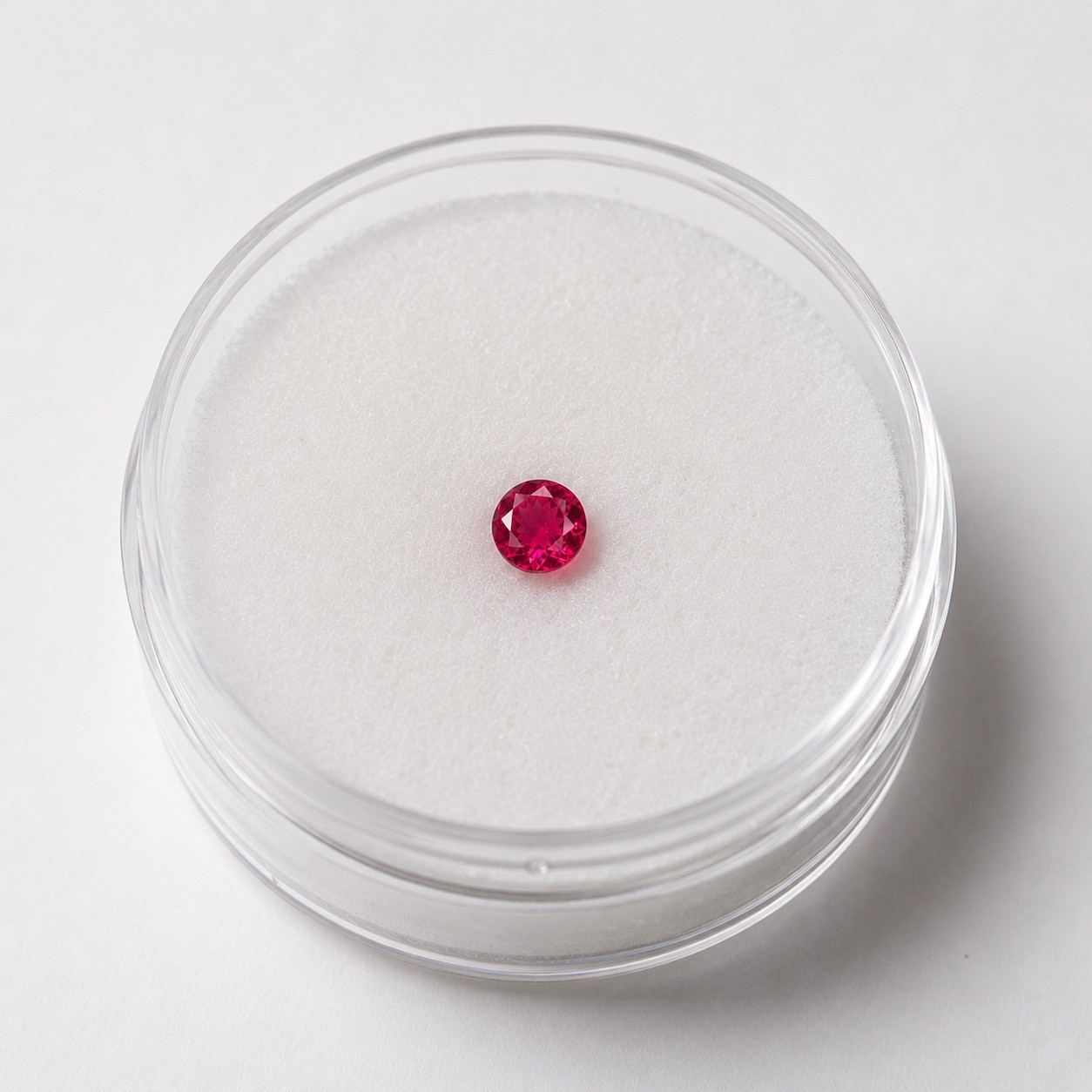 Deep Red/Pink Red Beryl Bixbite Natural Round Gemstone 0.23 Carats 4.0×4.0mm