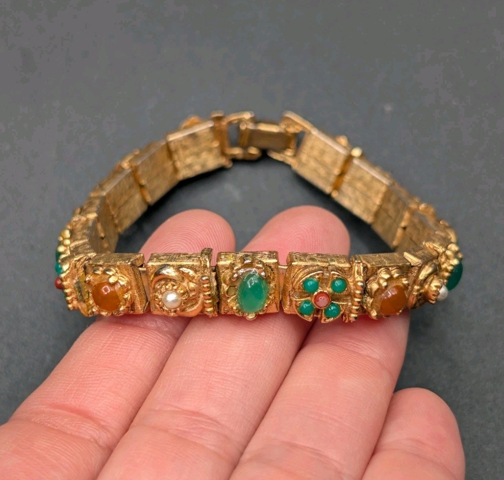 Vtg HATTIE CARNEGIE Signed Etruscan or Victorian Revival Gold Tone Bracelet