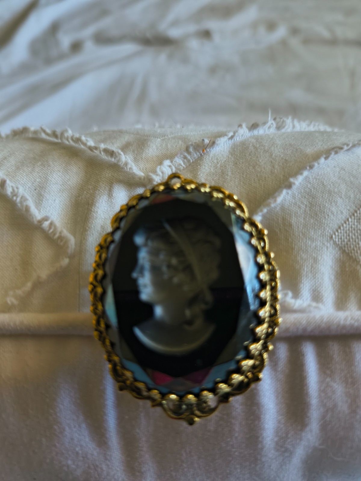 Cameo brooch and pendant