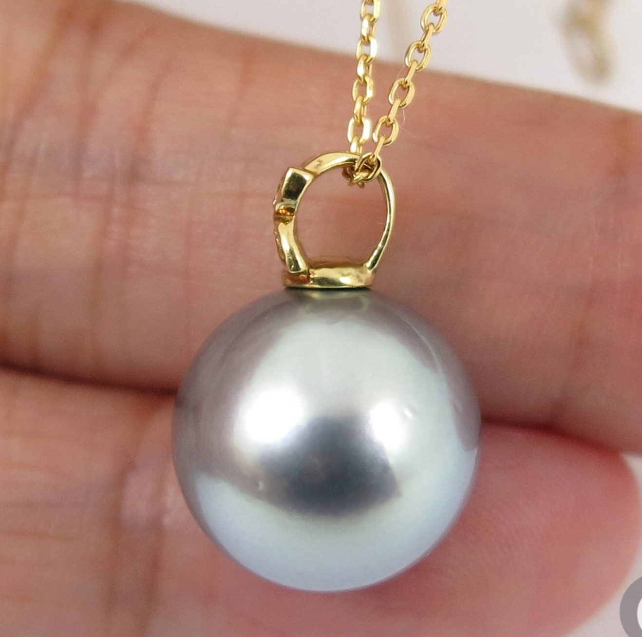 13.7mm Mirror Luster Tahitian Pearl Pendant, 18K Solid Gold with Diamonds #P5819