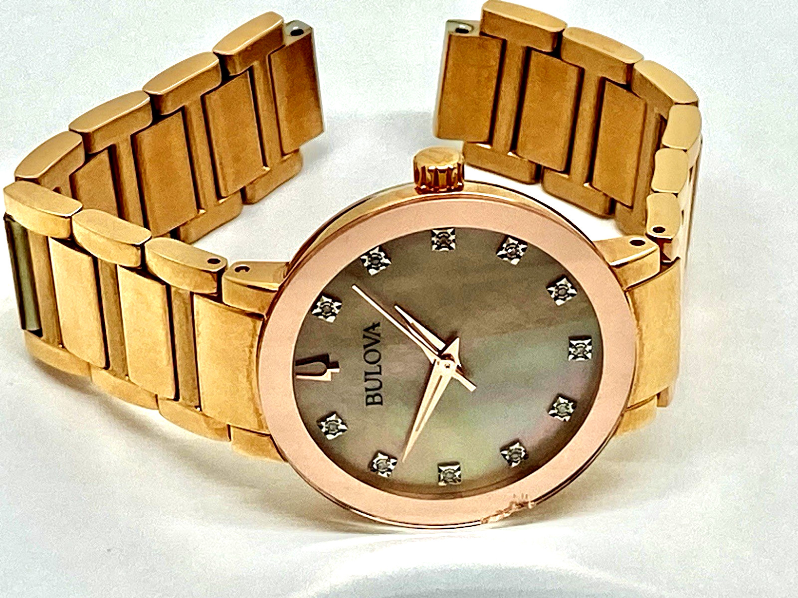 Bulova Women’s Watch 97P132 Diamond Quartz Broken Band Chipped FOR PARTS
