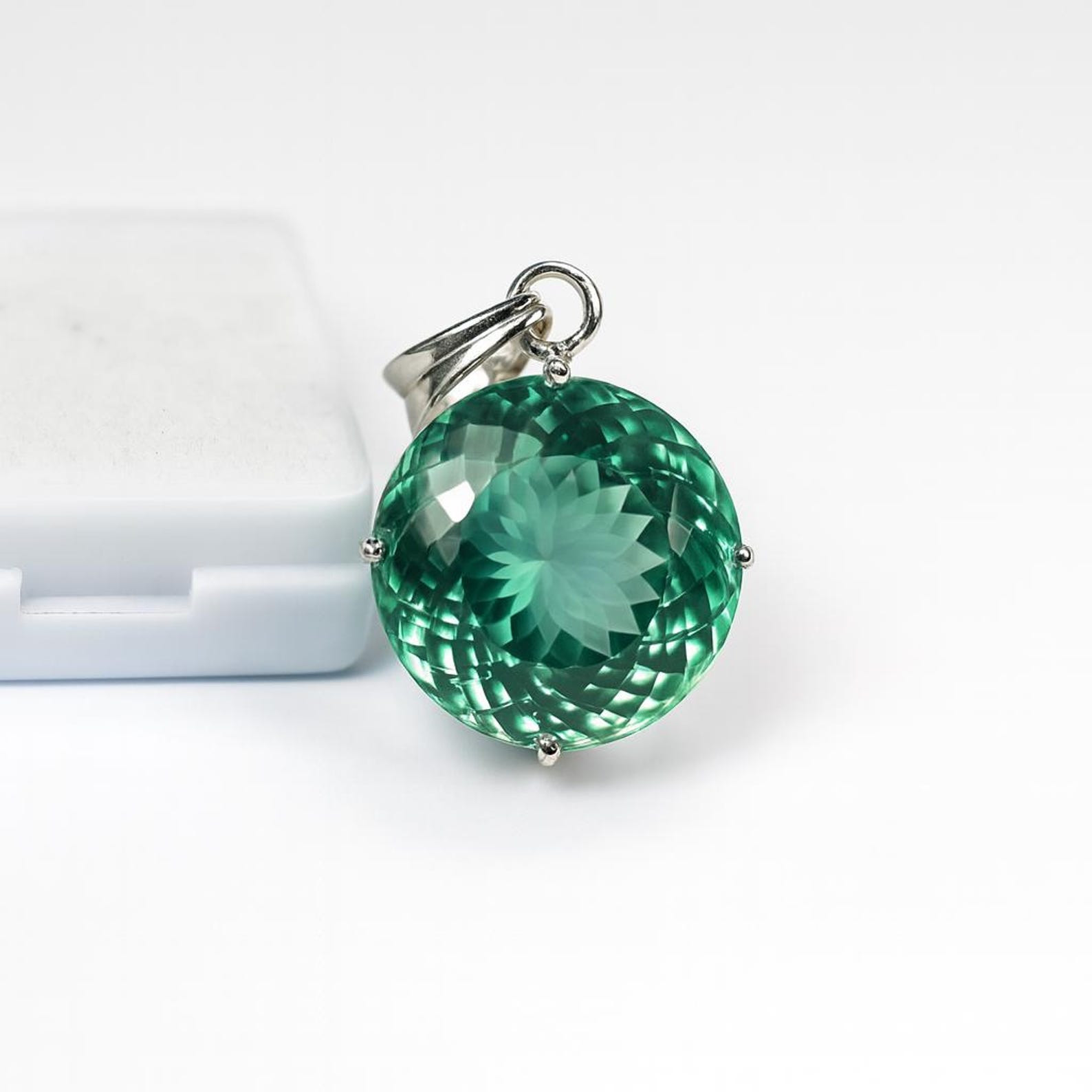 Natural Certified Green Sapphire 29 Ct Round Loose Gemstone Pendant 925 Silver