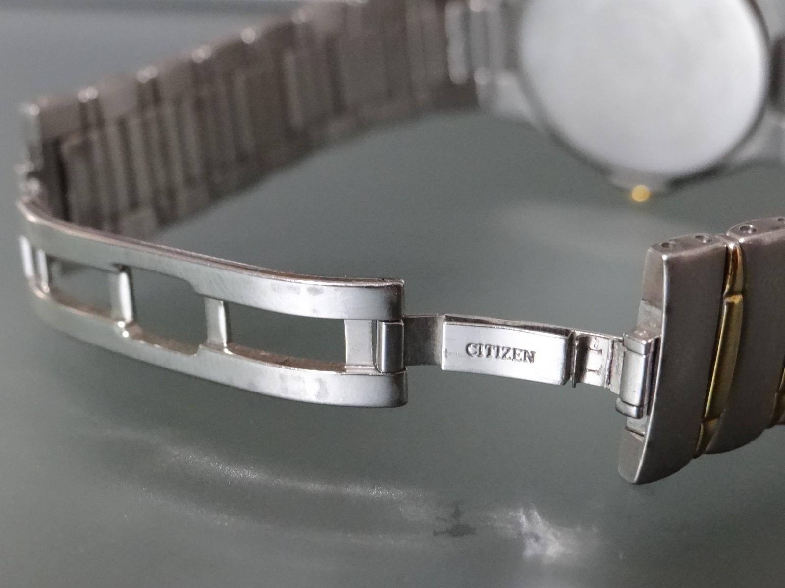 CITIZEN ECO-DRIVE A114-H17974 Two-Tone Gray Gold Band 36mm Watch 6.75″ wrist