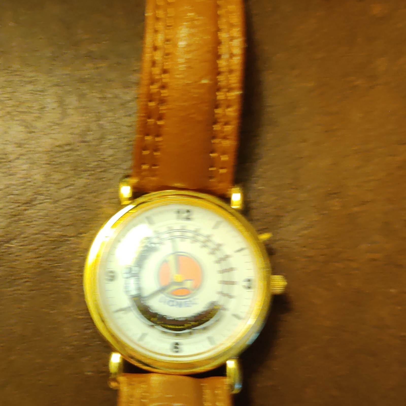 Lionel Train Theme Quartz Analog Watch Gold Tone Case Brown Leather Strap Tin