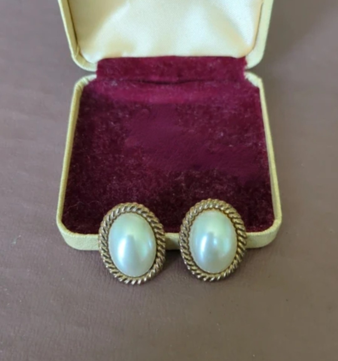 9CT SOLID GOLD PEARL EARRINGS VINTAGE BEAUTIFUL 375, 3.6 GRAMS