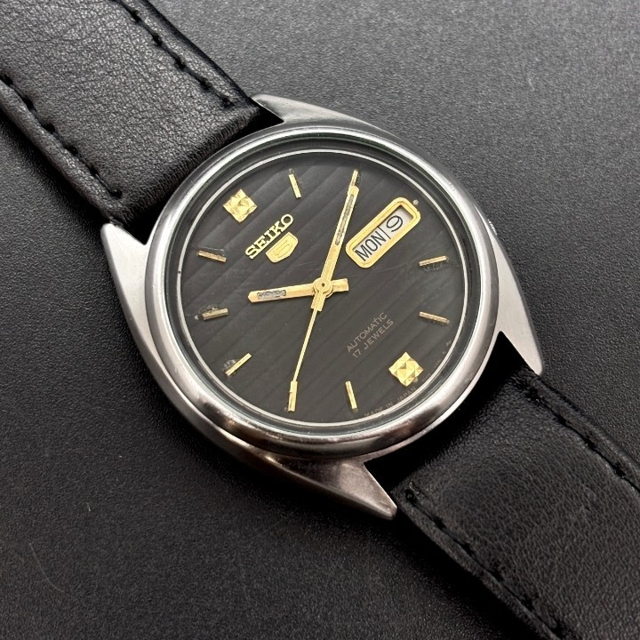 Vintage Seiko 5 Automatic Black Dial Original Japan Made Men’s Watch 7009-3041.