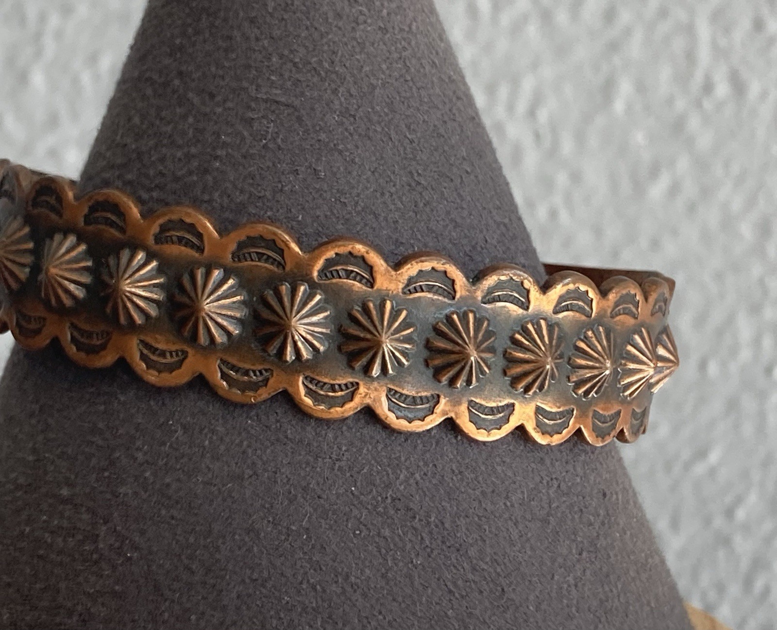 Vintage Southwest Copper Stamped Concho Star Cuff Bracelet Tourist (5.2″ + Gap)