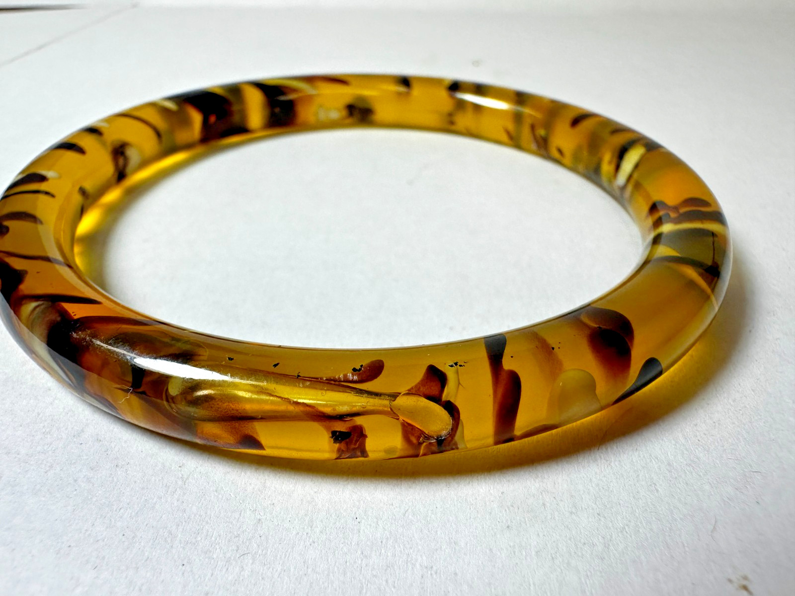Vintage Bracelet Bangle Plastic Applejuice Lucite Ink Drops Plastic 8.25 in