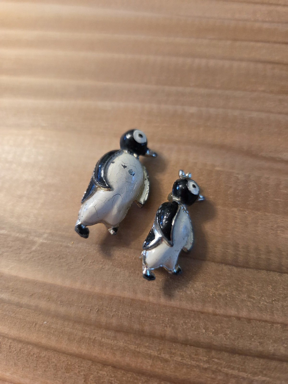 Rare Vintage Willie and Millie Enamel Penguin Kool Cigarettes Brooch Pin Set
