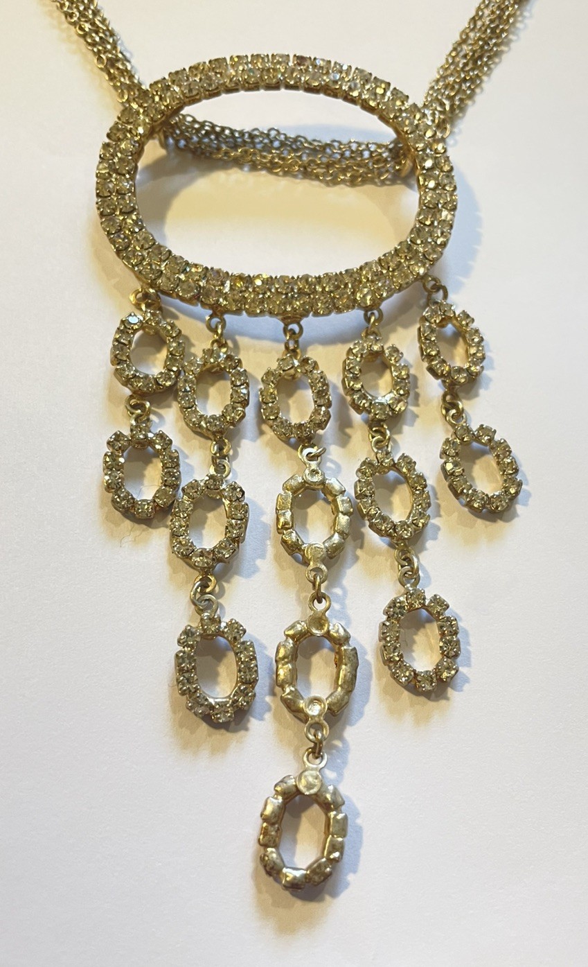 Beautiful Shimmering Gemstone Pendant & Necklace length 40cm. Night Out.