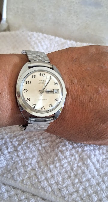 Vintage Timex Electric Dynabeat Mens Watch All Silver Tone With Day-Date SS Band