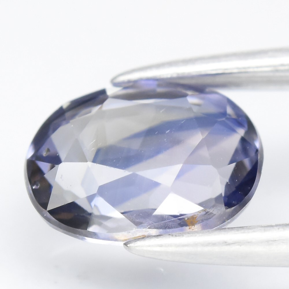 💎 1.10ct 6.8×5.3mm VS Oval Tri Color Sapphire – Unheated, Mozambique Gem