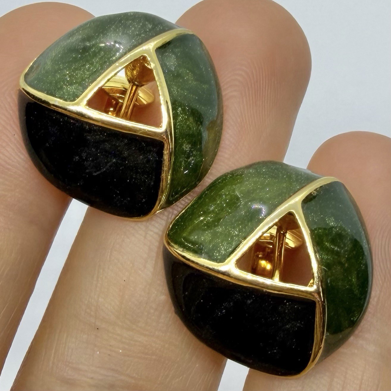 Vtg 80s Olive Green Black Enamel Knot Huggie Earrings Clip-on Goldtone Geometric