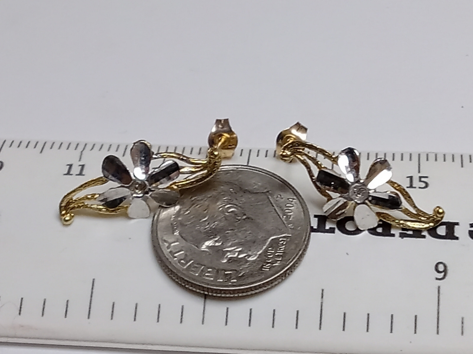 ZRW 10KT YELLOW & WHITE GOLD W/FLOWER EARRINGS 5/16 X 3/4″, 1.1 GRAM